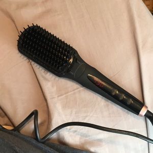 Amika straightening brush